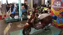 Motor dipamerkan dalam Indonesia Motorcycle Show (IMOS) 2018 di JCC, Jakarta, Rabu (31/10). Pameran ini ditargetkan menjadi barometer bagi para pelaku industri, komunitas sepeda motor, dan konsumen. (Liputan6.com/Angga Yuniar)