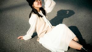 Model rok untuk paha besar (Photo by Hoàng Huy Lê via Pexels)