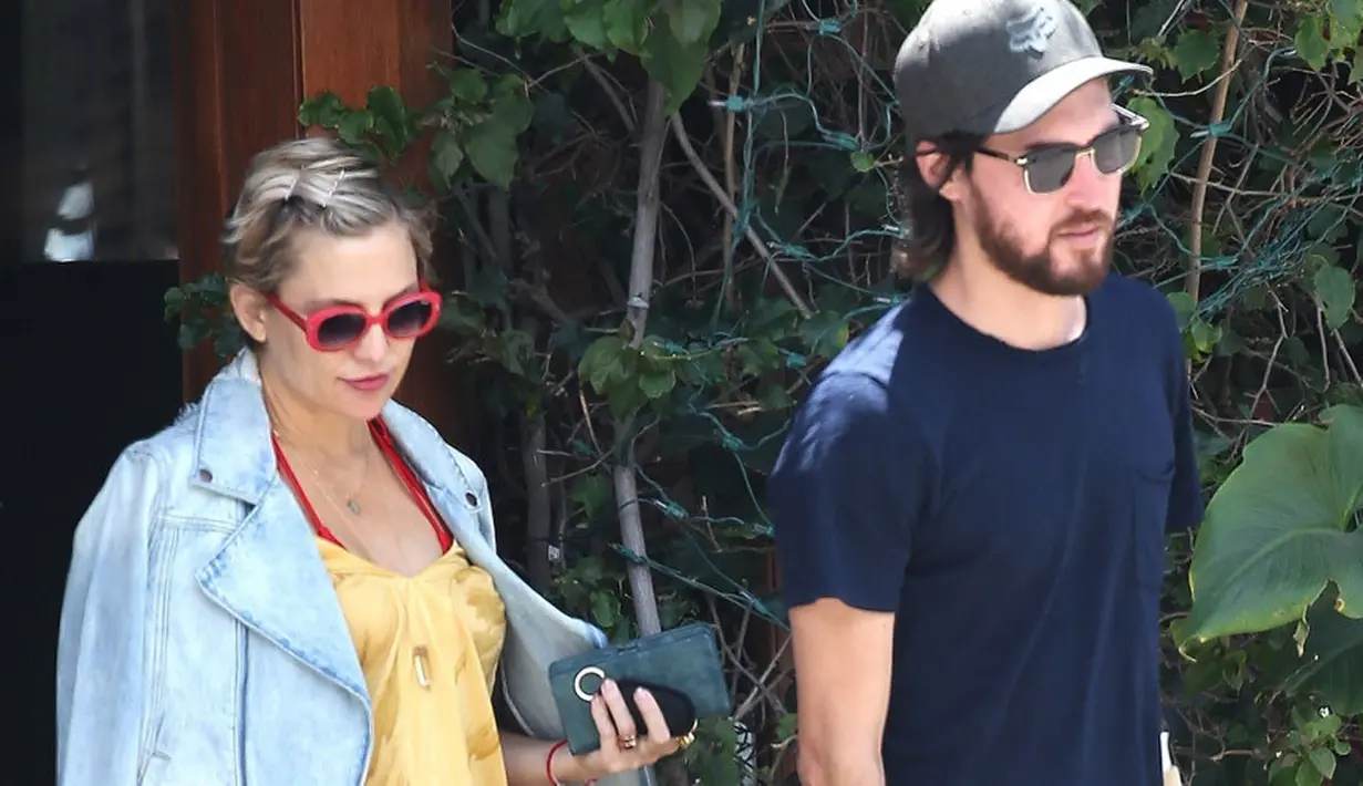 Dalam video yang ia unggah di Instagram, Kate terlihat bahagia dan melompat-lompat kegirangan. (CinemaNews)