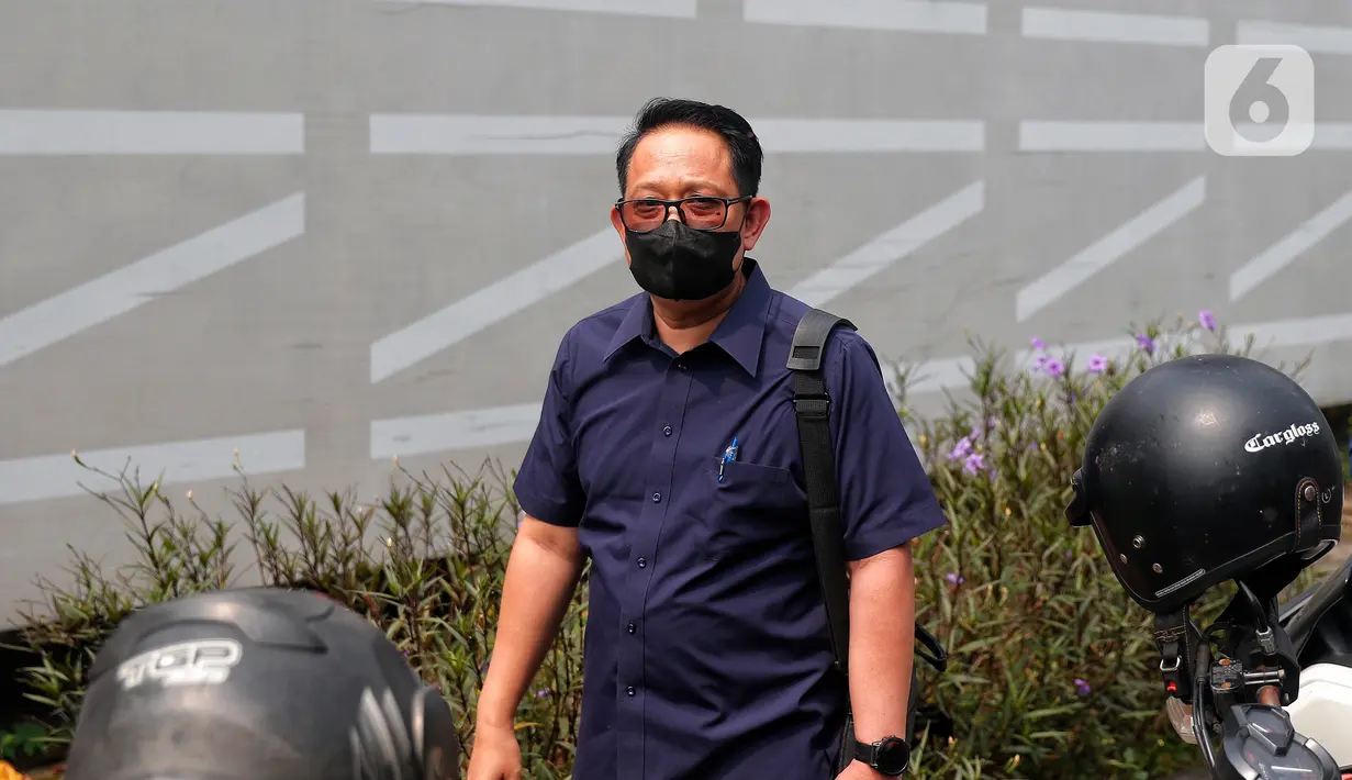 Adhy percaya, dirinya tidak akan dipanggil lagi oleh KPK untuk diklarifikasi soal LHKPN. Mengingat, pemeriksaan kali ini merupakan yang kedua kalinya, setelah sebelumnya juga telah diperiksa pada Senin (10/4). (Liputan6.com/Angga Yuniar)