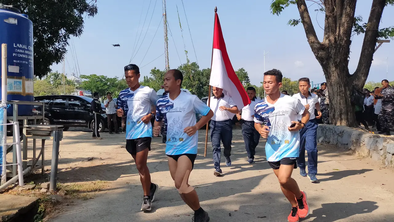 Cerita Muriyansyah Berlari Dari Bali ke Jakarta Bawa Puluhan Ton Sampah Plastik