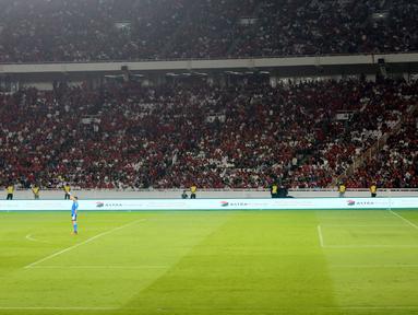 Kiper Argentina, Emiliano Martinez saat laga FIFA Matchday melawan Timnas Indonesia di Stadion Utama Gelora Bung Karno (SUGBK), Senayan, Jakarta, Senin (19/06/2023). (Bola.com/M Iqbal Ichsan)
