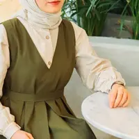 Ilustrasi Gamis Tanpa Lengan (Credit: Beyza Yilmaz/Unsplash)