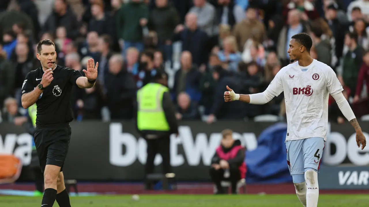 Manchester United incar Ezri Konsa