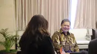 Menteri Koordinator Bidang Perekonomian Airlangga Hartarto melakukan pertemuan dengan Senator AS asal Illinois, Tammy Duckworth di Jakarta, Rabu (9/8/2023). (Dok Kemenko Perekonomian)