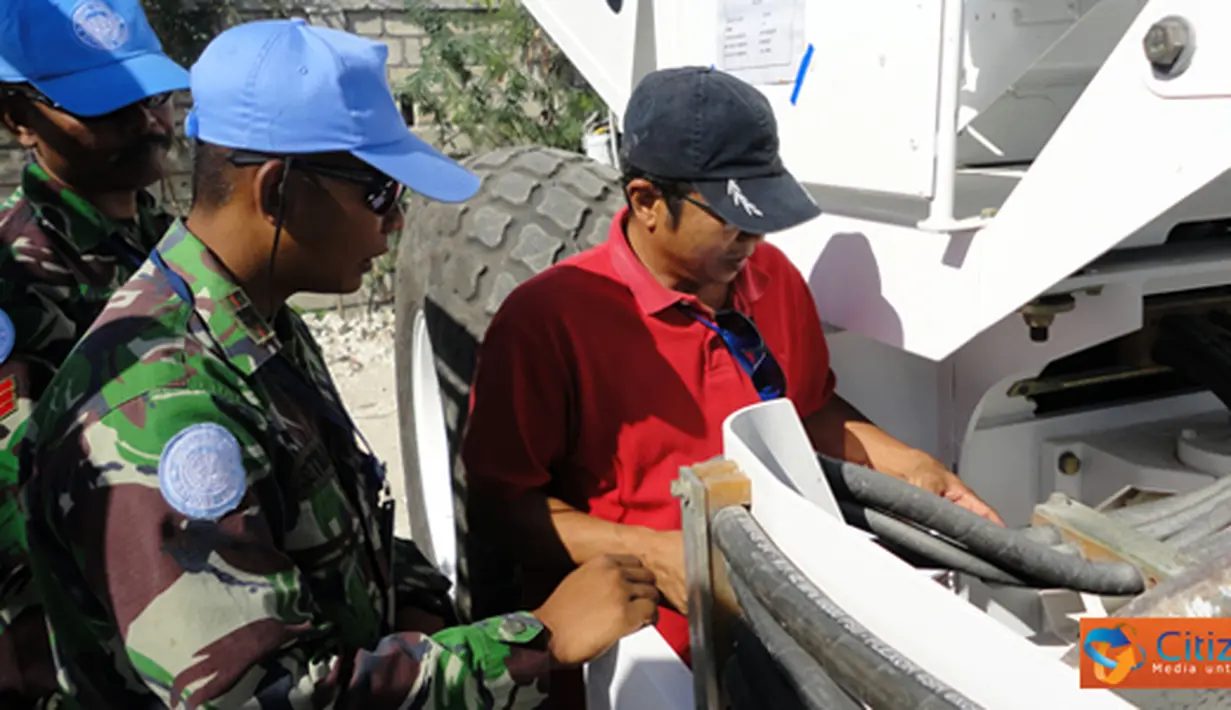 Citizen6, Gonaives: Tim Minustah yang didampingi Dansatgas Konga XXXII-A/Minustah Letkol Czi Winarno, mengadakan pemeriksaan dan pengecekan seluruh alat dan perlengkapan yang digunakan Kontingen Garuda. (Pengirim: Badarudin Bakri)