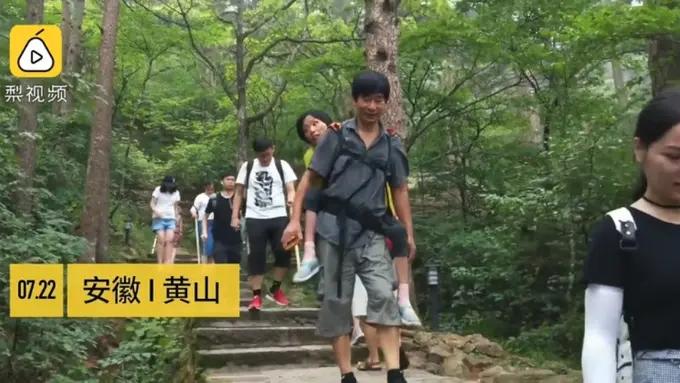 [Bintang] Ajak Istri yang Penyandang Disabilitas Jalan-jalan, Pria Ini Buat Netizen Menangis Haru