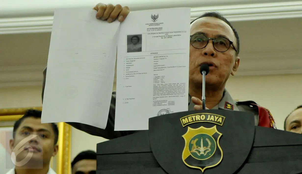 Kapolda Metro Jaya, Inspektur Jenderal M Iriawan memberikan keterangan pers terkait penangkapan Miryam S. Haryani di Jakarta, Senin (1/5). Miryam ditangkap dini hari di hotel Grand Kemang (Liputan6.com/Helmi Afandi)