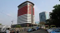Tampilan samping gedung Komisi Pemberantasan Korupsi yang baru di Jl Gembira, Guntur, Jakarta, Selasa (13/10/2015). Gedung yang dibangun sejak 2013 lalu memiliki 16 lantai dengan dua basement. (Liputan6.com/Helmi Fithriansyah)