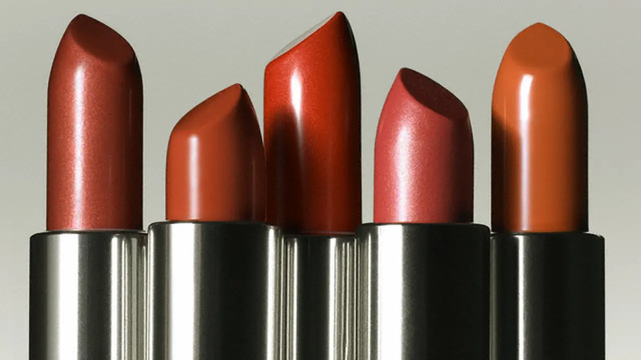 [Bintang] 6 Langkah Mudah Membuat Lipstik di Rumah