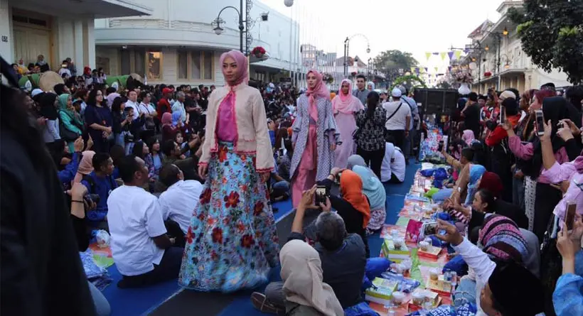 Fashion Show On The Street dalam acara Ramadan bertajuk Bubos di Bandung. (istimewa)