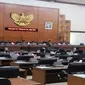 Rapat paripurna DPR Aceh. (www.antaraaceh.com)