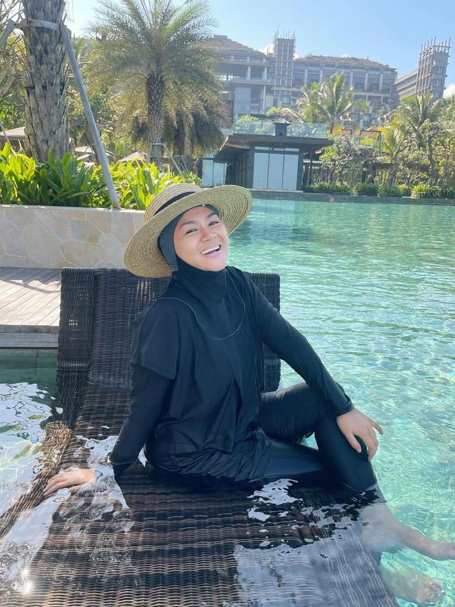 6 Potret Liburan Yunita Lestari Mantan Istri Daus Mini di Bali, Bikin Pangling