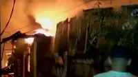 Puluhan rumah di Kampung Bulak, Klender, Jakarta terbakar. Sementara  warga negara Belgia dirikan Museum Anak Kolong Tangga di Yogyakarta.