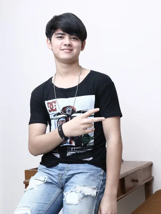 Melalui jejaring media sosial, terkadang Ali menyempatkan diri untuk menyapa Alicious dengan membalas komentar mereka di unggahan akun medsos miliknya. (Galih W. Satria/Bintang.com)