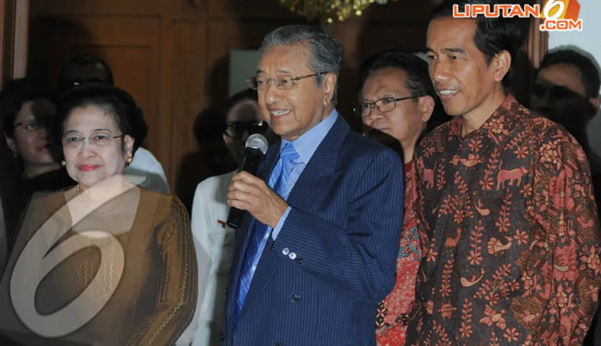 Mantan Perdana Menteri Malaysia Mahathir Mohamad mengaku sudah tahu bahwa Joko Widodo dicalonkan sebagai presiden dari PDI Perjuangan, Senin (14/4) (Liputan6.com/Herman Zakharia).