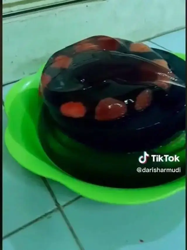 7 Potret Nyeleneh Puding dengan Isian Nyeleneh Ini Bikin Geleng Kepala