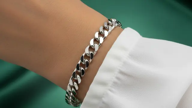 Model Gelang Emas Rantai Elegan Untuk Hari Raya. AI