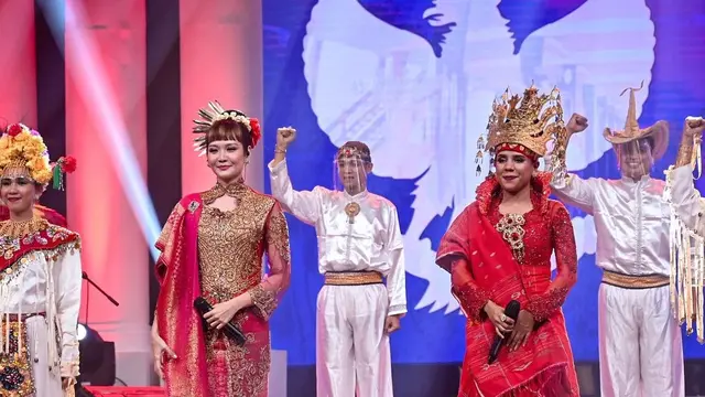 7 Potret Alena Wu Tampil dalam Busana Sumatera Barat Ini Curi Perhatian