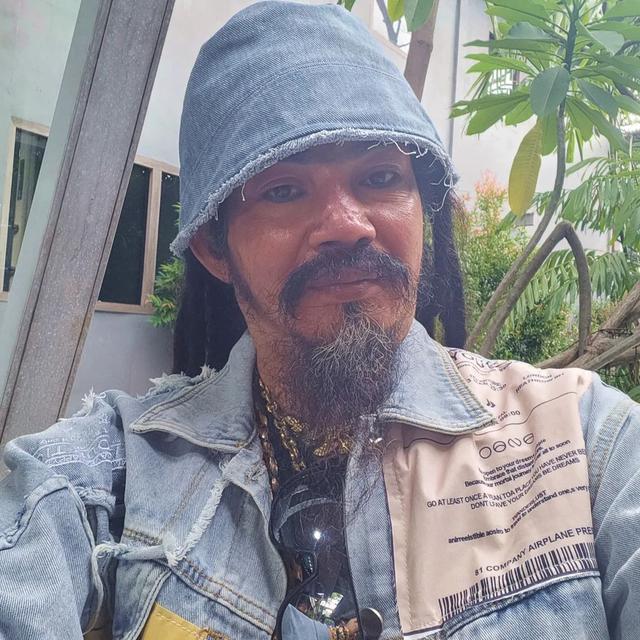 6 Potret Terbaru Pesulap Master Limbad, Kini Jualan Sate