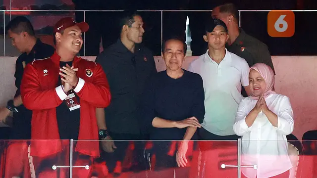 Foto: Ekspresi Presiden Jokowi dan Ibu Iriana saat Menyaksikan Anthony Ginting di Semifinal Indonesia Open 2023