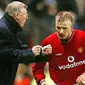 1. David Beckham (Manchester United) – Kekalahan dari Arsenal pada ajang Piala FA 2002-2003 membuat Sir Alex Ferguson mengamuk di ruang ganti. Mantan pemain Real Madrid ini menjadi korban salah sasaran dari amarah sang pelatih. (AFP/Odd Andersen)