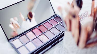 Tips Belanja Makeup di Online Shop yang Aman