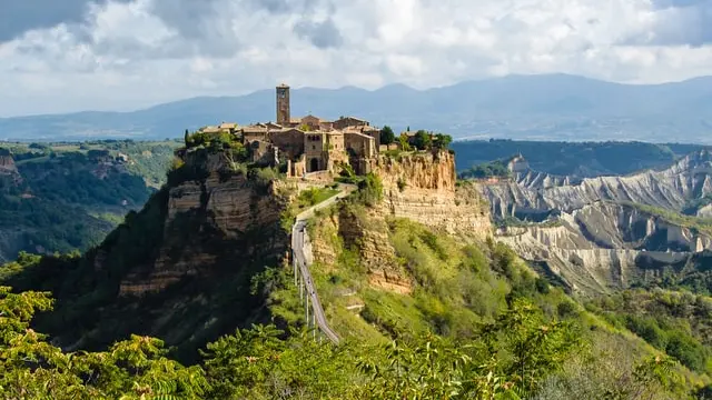 Ilustrasi Civita di Bagnoregio, Italia