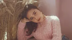 Aktris cantik Prilly Latuconsina menjadi aktris yang begitu populer dan jadi idola masyarakat Tanah Air. Gadis remaja kelahiran 1996 tersebut memiliki paras yang cantik dan manis. Tak heran jika ia selalu cocok dengan outfit apapun. (Liputan6.com/IG/@prillylatuconsina96)