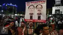 Ratusan Simpatisan tiga Bakal Calon Gubernur DKI Jakarta berkumpul mendukung para Bakal Calonnya mengambil nomer urut Pasangan Calon Gubernur dan Wakil Gubernur Jakarta, di JIEXPO, Kemayoran,, Jakarta, Selasa (25/10). (Liputan6.com/Johan Tallo)