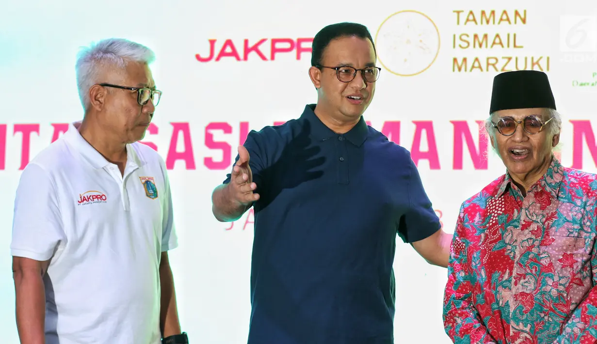 Gubernur DKI Jakarta Anies Baswedan, Dirut PT Jakarta Propertindo Dwi Wahyu Daryoto dan Budayawan Salim Said saat meresmikan groundbreaking Revitalisasi TIM di Jakarta, Rabu (3/7/2019). Pemprov DKI Jakarta akan revitaliasi TIM dalam rangka mendukung program Pemerintah. (Liputan6.com/Johan Tallo)