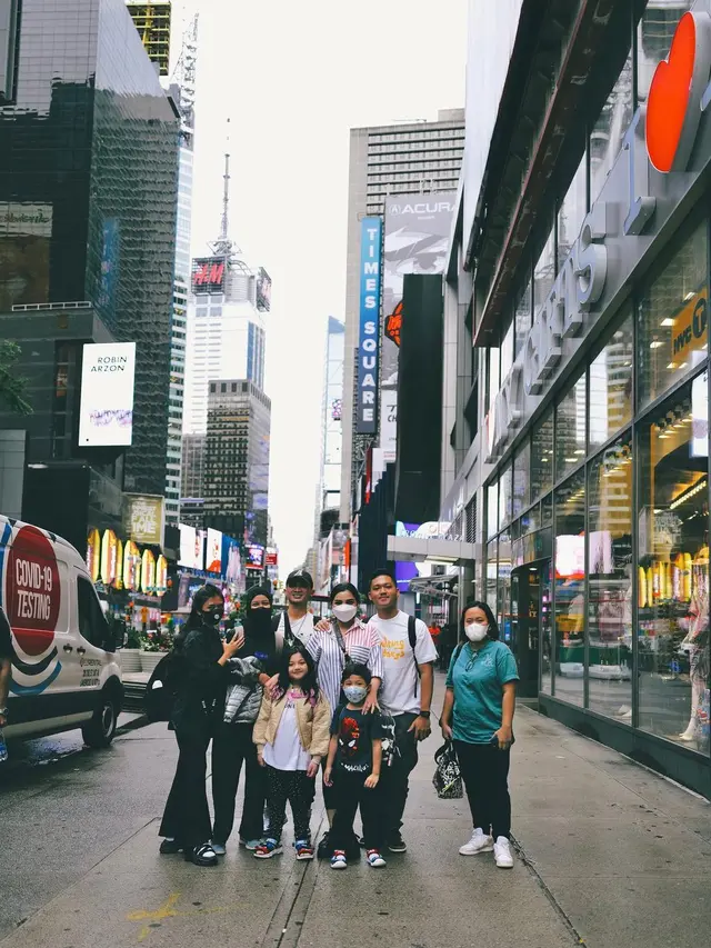 Potret Serunya Keluarga Anang Hermansyah saat Liburan di New York