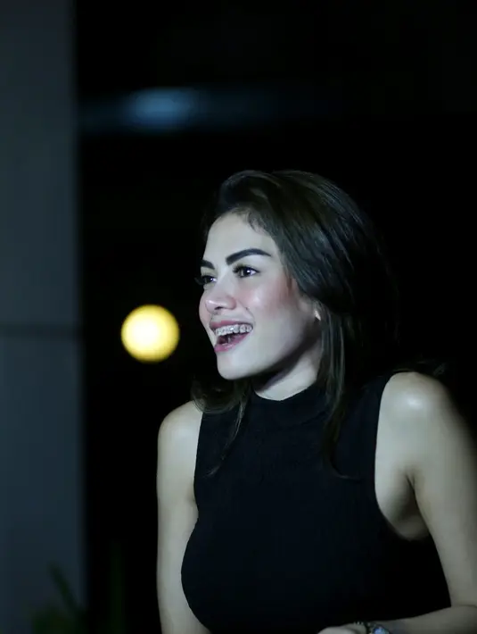 Acara Charity Generasi Anti Narkoba yang digelar di Batik Lounge, Grand Hotel Kemang, Jakarta Selatan, Jumat (11/3/2016). Hadir dalam acara itu, Nikita dan penyanyi Once. (Adrian Putra/Bintang.com)