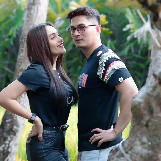 6 Momen Kemesraan Ichal Muhammad dengan Dafina Jamasir Usai Menikah