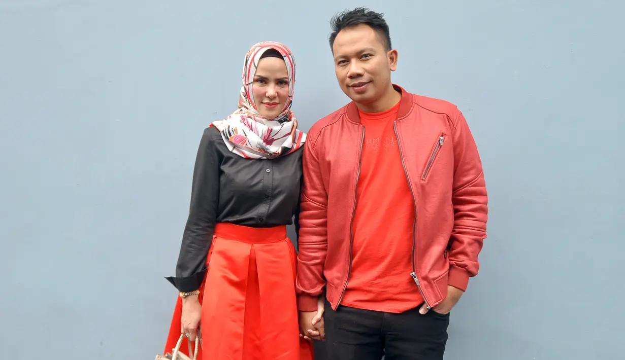 Vicky Prasetyo dan Angel Lelga akan melangsungkan akad nikah pada 9 Februari 2018 mendatang. Sementara itu, resepsi pernikahan mereka akan digelar sehari kemudian. (Nurwahyunan/Bintang.com)
