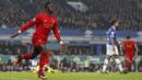 Penyerang Liverpool, Sadio Mane, merayakan gol yang dicetaknya ke gawang Everton pada laga Premier League di Stadion Goodison Park, Inggris, Senin (19/12/2016). Liverpool menang 1-0 atas Everton. (Reuters/Carl Recine)