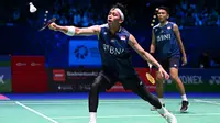 Akhirnya Fajar Alfian/Muhammad Rian Ardianto keluar sebagai juara All England 2023 setelah mengalahkan Mohammad Ahsan/Hendra Setiawan. (AFP/Oli Scarff)