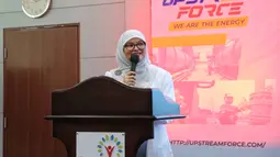 Bekerja sama dengan Emtek Digital, Pertamina Hulu Energi kembali menggelar acara bertajuk “Upstream Force: We Are The Energy”. Tampak dalam foto Pjs Corporate Secretary PT Pertamina Hulu Energi, Fitri Erika, memberikan sambutan jelang seminar “Upstream Force: We Are The Energy” di Auditorium Gedung Griya Legita, Lantai 3 Universitas Pertamina, Jakarta, Kamis (6/11/2025). (Fimela.com/Adrian Utama Putra)