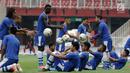 Pemain Persib Bandung saat menjalani sesi latihan di SUGBK, Jakarta, Selasa (9/7/2019). Persib siap memberi kejutan saat menghadapi Persija Jakarta pada pekan kedelapan Shopee Liga 1 2019. (Bola.com/Yoppy Renato Manalu)