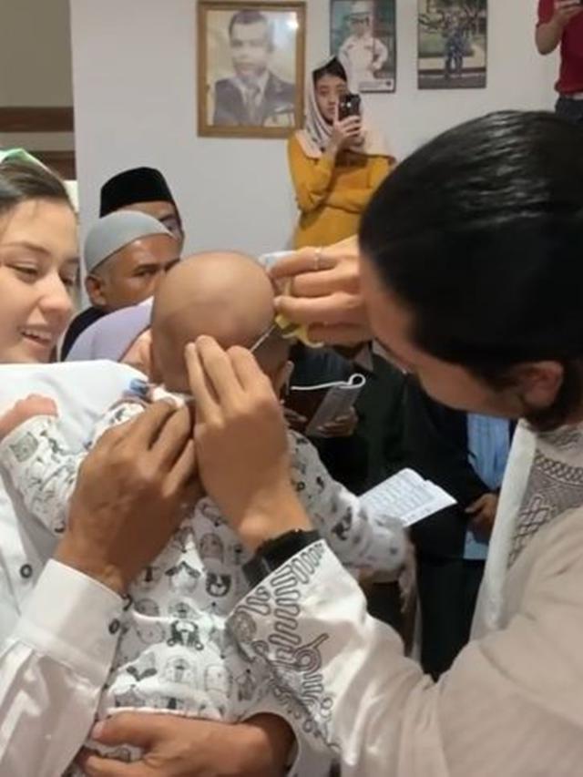 6 Potret Aqiqah Anak Kimberly Rider, Tingkah Rayden Bikin Gemas