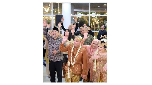 Indro Jadi Saksi, Ini 7 Potret Pernikahan Satrio Anak Dono Warkop