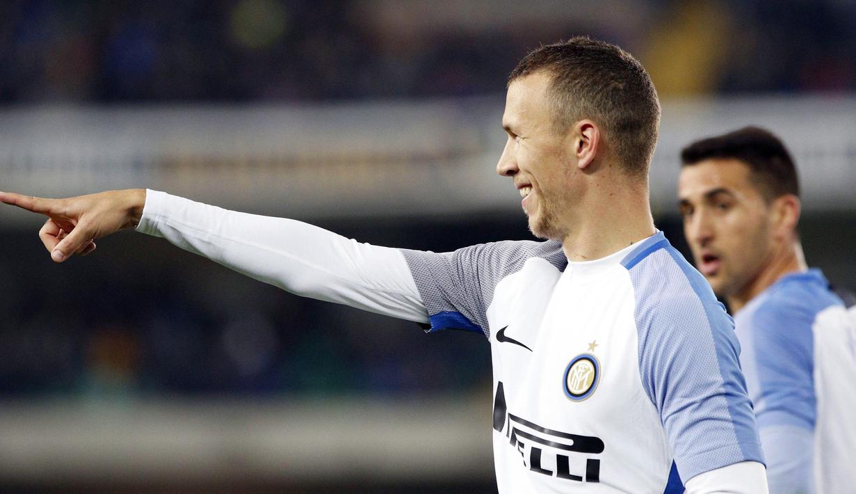 Senyum pemain Inter Milan, Ivan Perisic usai membobol gawang Verona pada lanjutan Serie A di Bentegodi stadium, Verona, (30/10/2017). Inter Milan menang 2-1. (Filippo Venezia/ANSA via AP)