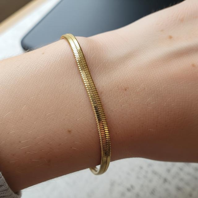 Rekomendasi Gelang Emas Tipis tapi Kuat