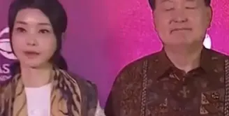 Menurut Sandiaga Uno pada laman Instagramnya, batik yang dikenakan para tamu negara ialah motif tumpal pucuk rebung. Ibu Negara Korea Selatan Kim Keon Hee mengenakan dress putih dipadukan syal batik. [@sandiuno]