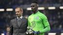 Berkat aksi memukaunya bersama Chelsea di Liga Champions musim 2020/2021, ia lantas terpilih sebagai kiper terbaik di Liga Champions musim tersebut. (AP/Kirsty Wigglesworth)