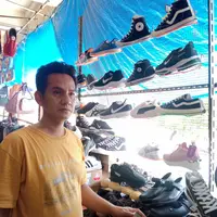 Pedagang sepatu di Pasar Tanah Abang Blok G yang alami kemerosotan omset (Amira Fatimatuz Zahra/Liputan6.com)