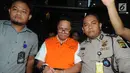 Kadis Kelautan dan Perikanan Kepri Edy Sofyan usai menjalani pemeriksaan 1 x 24 jam di Gedung KPK, Jakarta, Jumat dini hari (12/7/2019). Edy Sofyan ditahan KPK bersama Gubernur Kepri Nurdin Basirun dan dua tersangka terkait izin lokasi rencana reklamasi di Kepri. (merdeka.com/Dwi Narwoko)