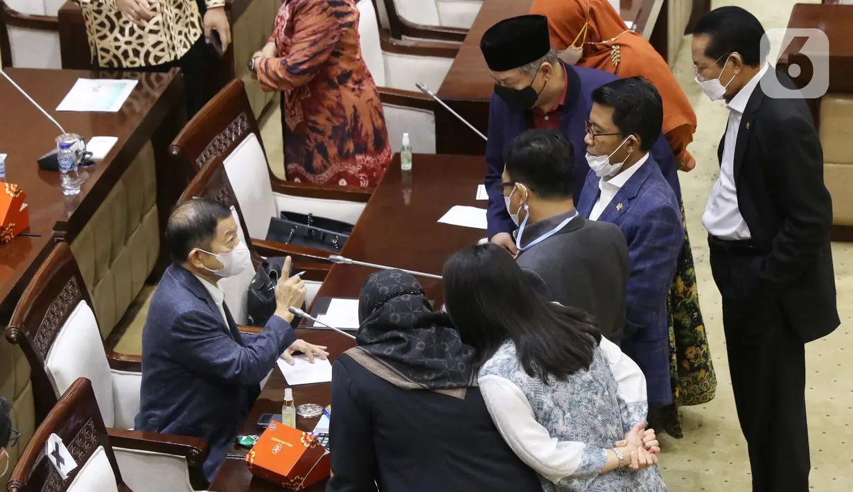 Menteri Perencanaan Pembangunan Nasional/Badan Perencanaan Pembangunan Nasional Suharso Monoarfa saat rapat kerja dengan Komisi XI DPR RI di Kompleks Parlemen, Jakarta, Kamis (3/2/2022). Rapat membahas evaluasi dan capaian kinerja tahun 2021 dan rencana kerja tahun 2022. (Liputan6.com/Angga Yuniar)