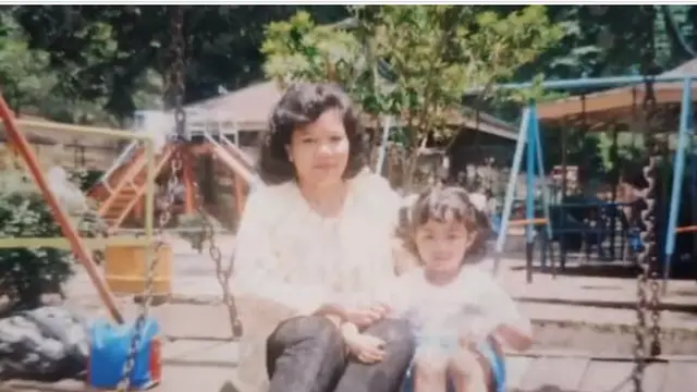 Genap 31 Tahun, Ini 6 Potret Masa Kecil Yura Yunita yang Menggemaskan