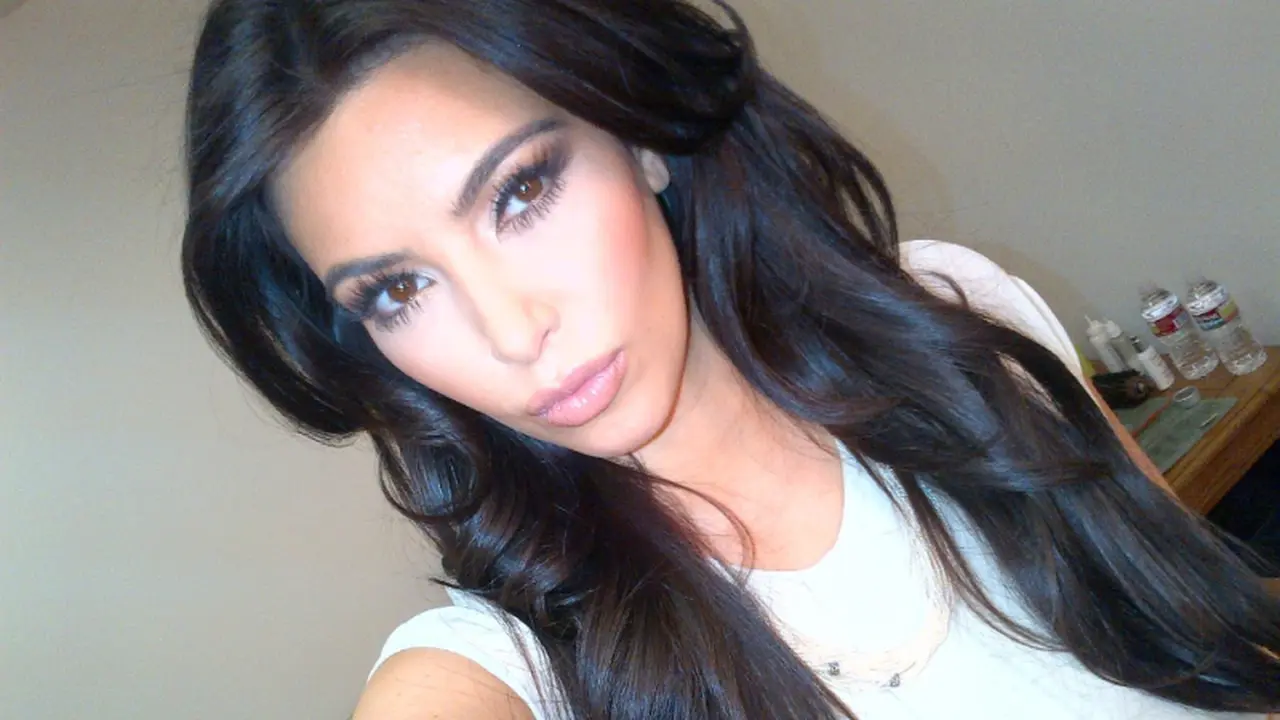 Inspirasi Selfie Kim Kardashian untuk Segala Suasana